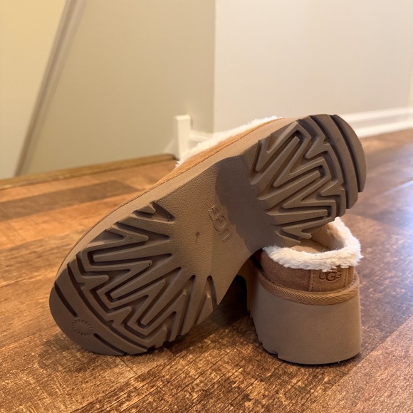 UGG Cozy Clog Platform Slip on - Picture 7 of 7